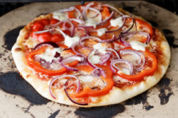 Pizza auf Pizzastein