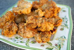 Knuspriges Karaage aus dem Airfryer auf einem Teller