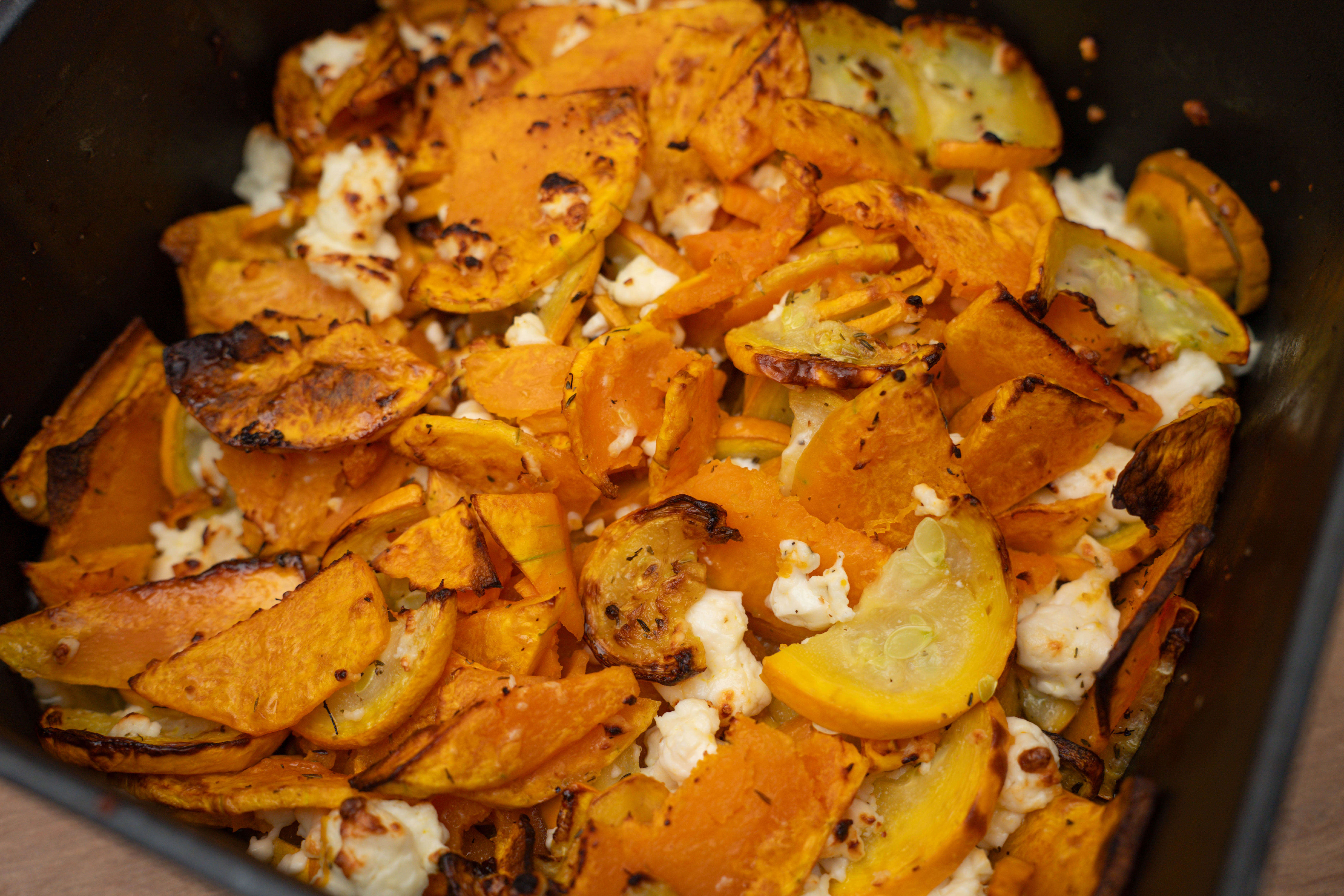 Zucchini Kürbis Gemüse mit Feta aus dem Airfryer