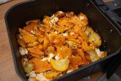 Zucchini Kürbis Gemüse mit Feta aus dem Airfryer